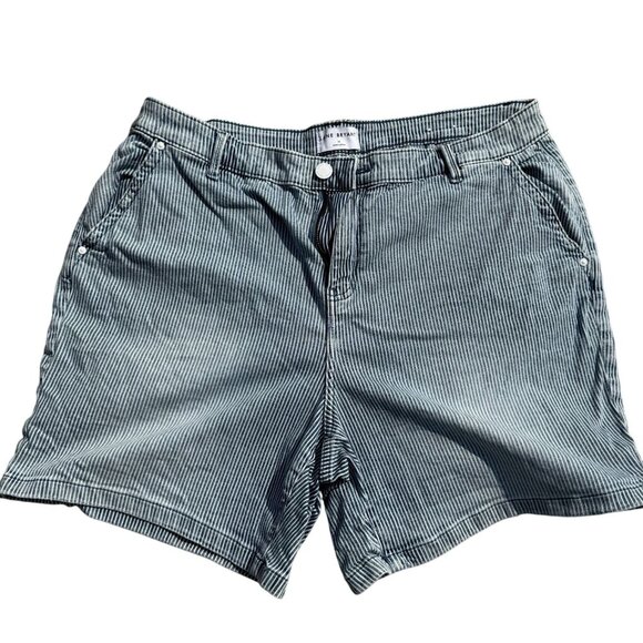 Lane Bryant Womens Striped Denim Shorts Size 18 Blue White Casual Summer Wear - Picture 1 of 3